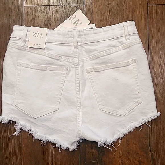 🌻🦋 SALE 🌻🦋 ZARA White Denim Frayed Hem Shorts - Picture 2 of 7